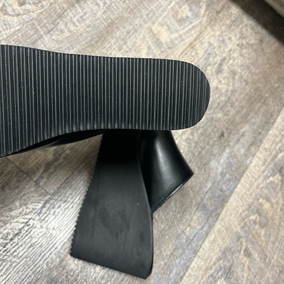 NUO MEI DENG Women's Black Wedge Sandals - Picture 6 of 12